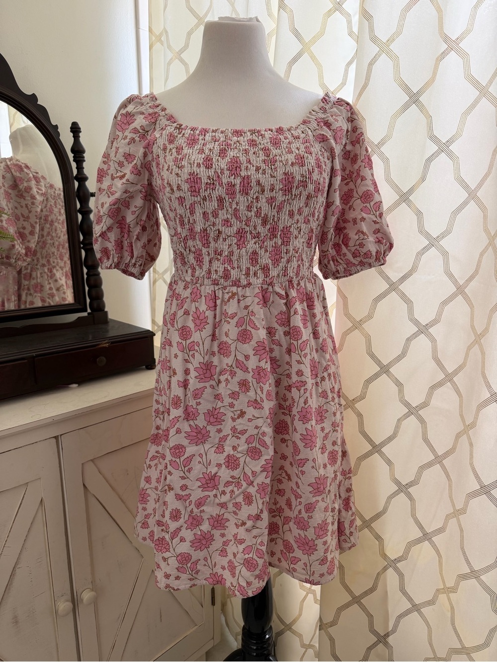 Universal Thread Pink Floral Smocked Puff Sleeve Dress